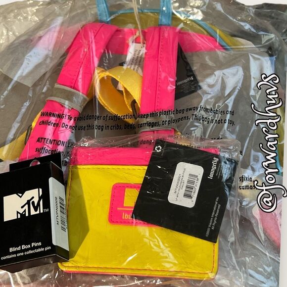 MTV Clear Debossed Logo Mini Backpack, Wallet & Blind Box (Single) Pin - Picture 7 of 13